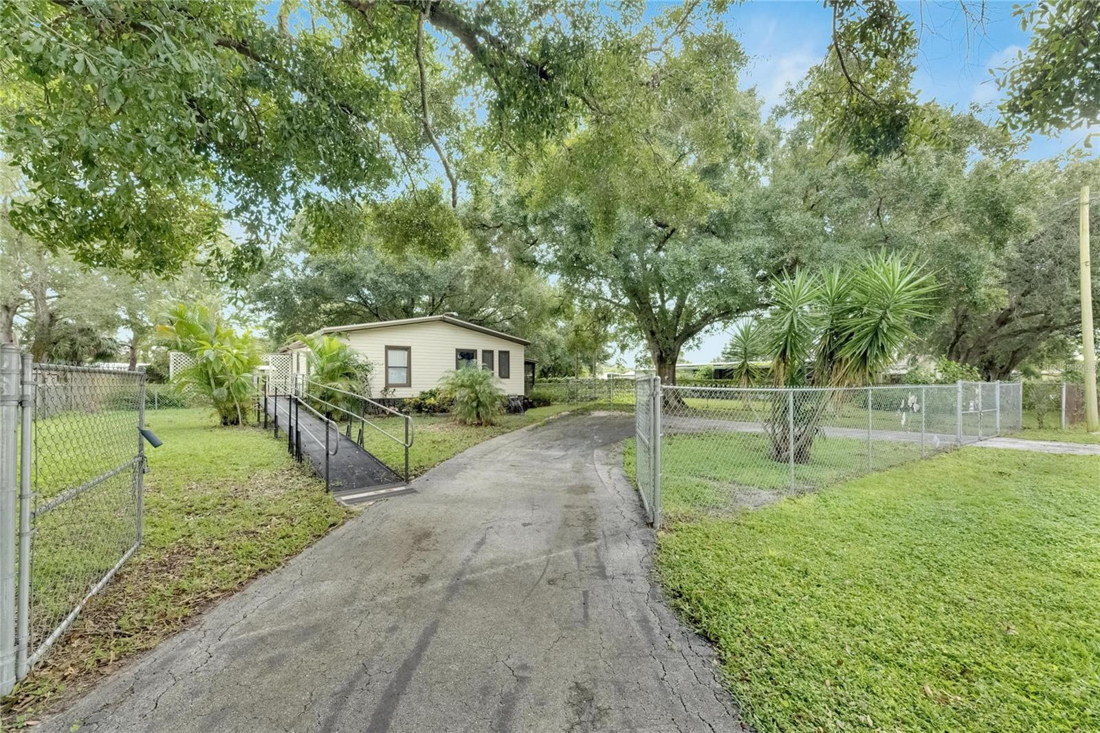 Dacca Dr, Tampa, FL 33619