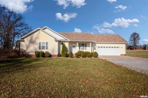 2 Holly St, Dahlgren, IL, 62828-4395 | Card Image