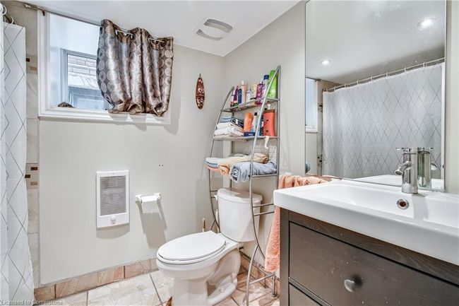 204 Herkimer St, Home with 5 bedrooms, 4 bathrooms and 2 parking in Hamilton ON | Image 35