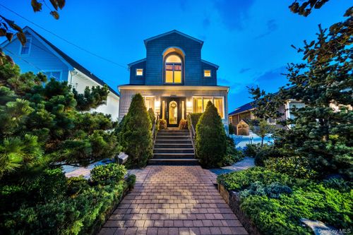 2660 Riverside Dr, Wantagh, NY, 11793-4622 | Card Image