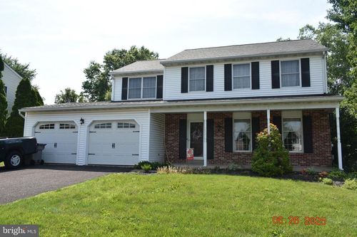 105 Gentry Dr, PERKASIE, PA, 18944-2480 | Card Image