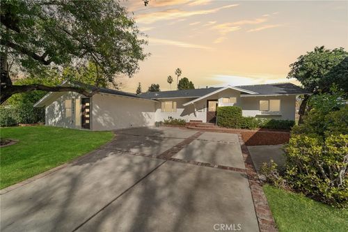 7942 Moorcroft Ave, Canoga Park, CA, 91304-4704 | Card Image