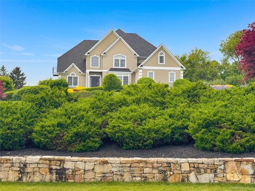 5 Madonna Dr, Lagrangeville, NY, 12540-5206 | Card Image