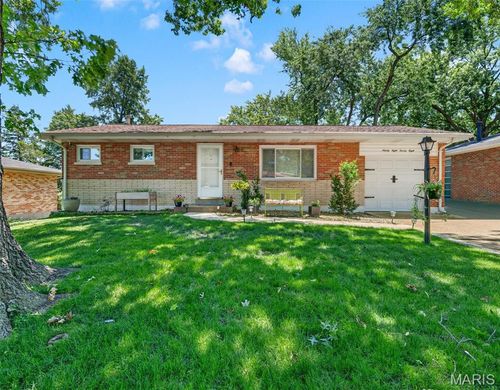 9828 Whitcomb Ln, Saint Louis, MO, 63123-6206 | Card Image