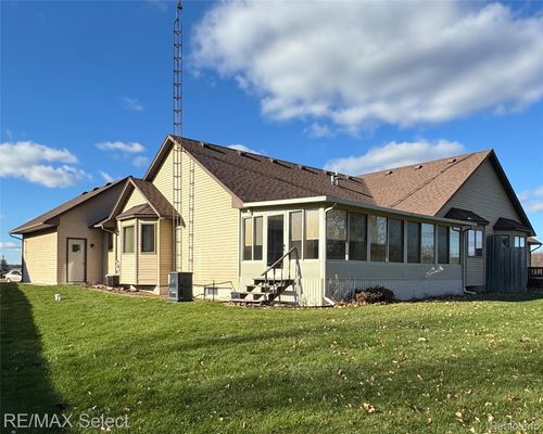 6011 Oak Creek Dr, Swartz Creek, MI, 48473-8869 | Card Image