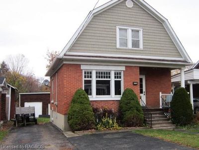 358 Lambton St W, House other with 3 bedrooms, 1 bathrooms and 5 parking in Durham ON | Image 2