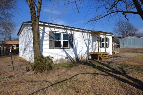 413 W Willow St, Stilwell, OK, 74960-1811 | Card Image