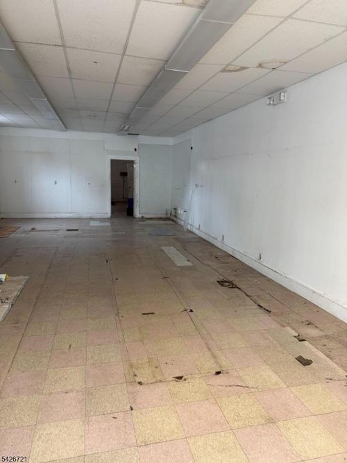 54 Center St, Clifton, NJ, 07011-3918 | Card Image