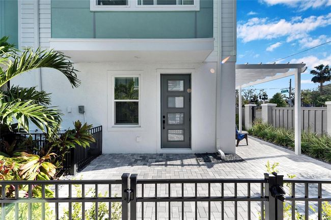 2819 1 St Ave S, Townhouse with 2 bedrooms, 4 bathrooms and null parking in SAINT PETERSBURG FL | Image 4
