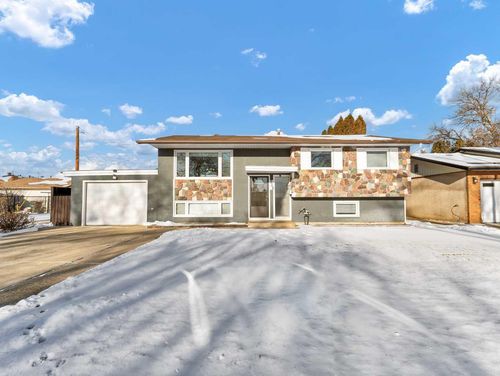 926 16 St Ne, Medicine Hat, AB, T1A5X5 | Card Image