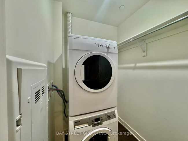 1514 - 27 Bathurst St, Condo with 2 bedrooms, 2 bathrooms and null parking in Toronto ON | Image 11