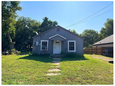 1312 S Grand Avenue, House other with 3 bedrooms, 1 bathrooms and null parking in Gainesville TX | Image 1