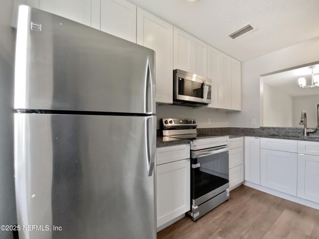 2233 - 7620 Baymeadows Cir W, Condo with 2 bedrooms, 3 bathrooms and null parking in Jacksonville FL | Image 8