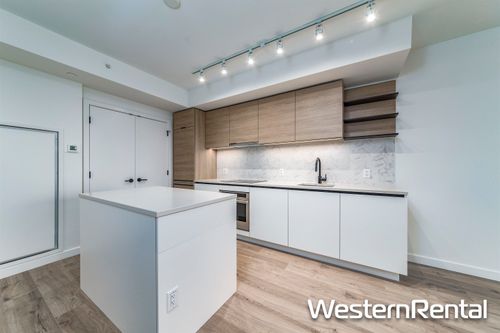 29fl-10448 University Dr, Surrey, BC, V3T0S7 | Card Image
