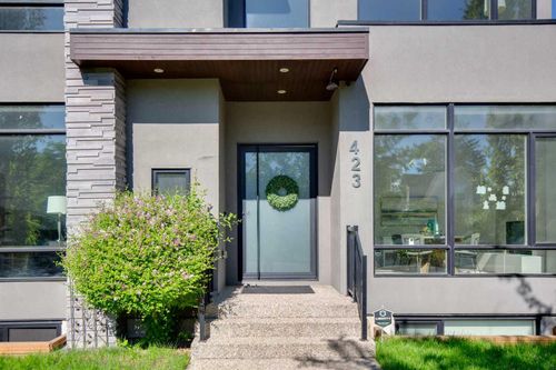423 7a Street Ne, Calgary, AB, T2E4E9 | Card Image