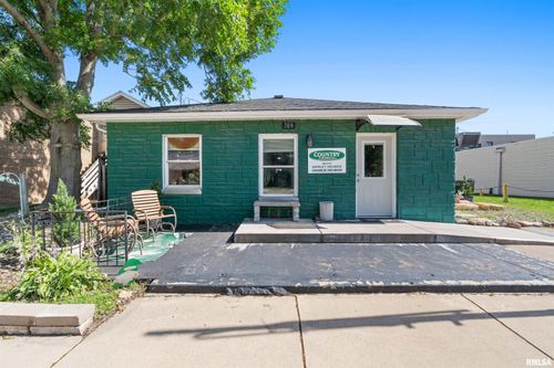 709 1st Ave, Silvis, IL, 61282-1042 | Card Image