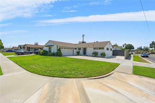 6542 Via Arroyo Dr, Buena Park, CA, 90620-4111 | Card Image