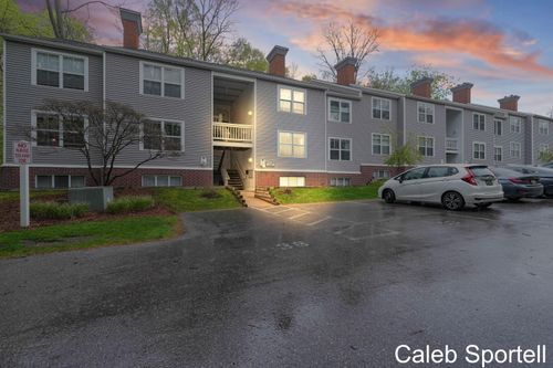 202-3360 Pine Meadow Dr Se, Kentwood, MI, 49512-3053 | Card Image