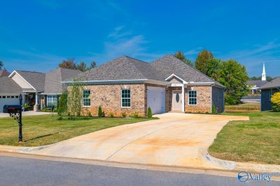 597 Summit Lakes Drive, House other with 4 bedrooms, 2 bathrooms and null parking in Athens AL | Image 1