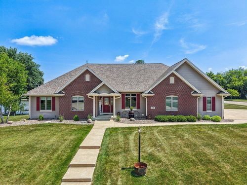 638 Windsor Ter, Jefferson, WI, 53549-1088 | Card Image
