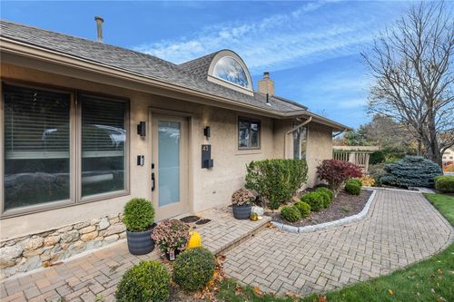 43 Highland Ave, Warwick, RI, 02886-9418 | Card Image