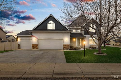 2223 N Maroon Ave, Kuna, ID, 83634-5082 | Card Image
