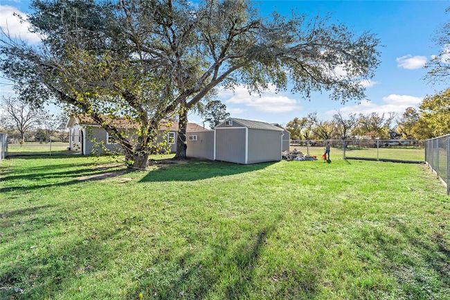 915 E Hanna St, House other with 3 bedrooms, 2 bathrooms and 2 parking in Calvert TX | Image 34