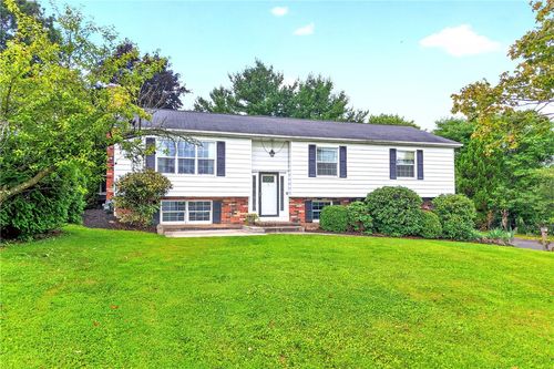 112 Mcdonald Dr, Cranberry Township, PA, 16066-5640 | Card Image