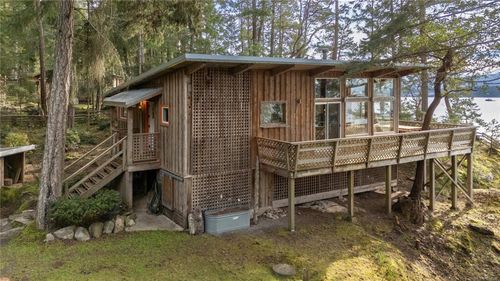 811 Canso Rd, Gabriola, BC, V0R1X2 | Card Image