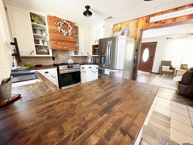 902 S Florey Ave, House other with 3 bedrooms, 2 bathrooms and null parking in Mt Pleasant TX | Image 9