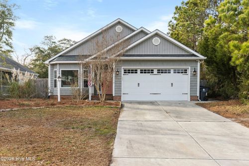 333 Ne 55th St, Oak Island, NC, 28465-4914 | Card Image