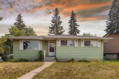 4503 Richmond Rd Sw, House detached with 6 bedrooms, 2 bathrooms and 4 parking in Calgary AB | Image 1