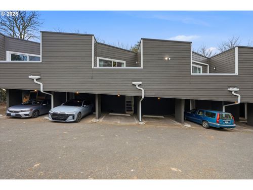 8-6220 Sw Capitol Hwy, Portland, OR, 97239-2672 | Card Image