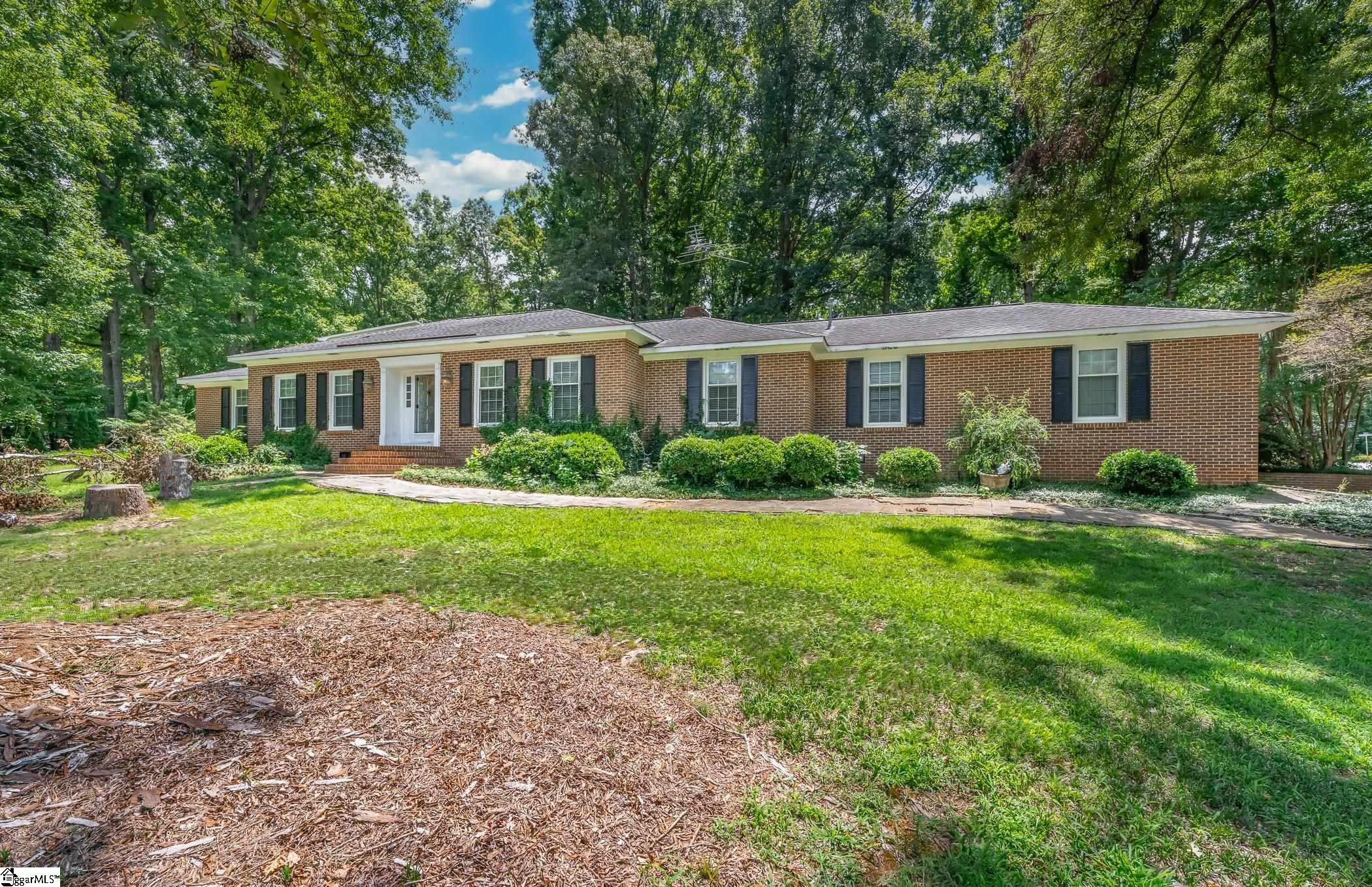 Almond Dr, Simpsonville, SC 29681