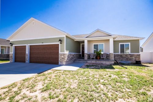 889 S 300 W, Vernal, UT, 84078 | Card Image