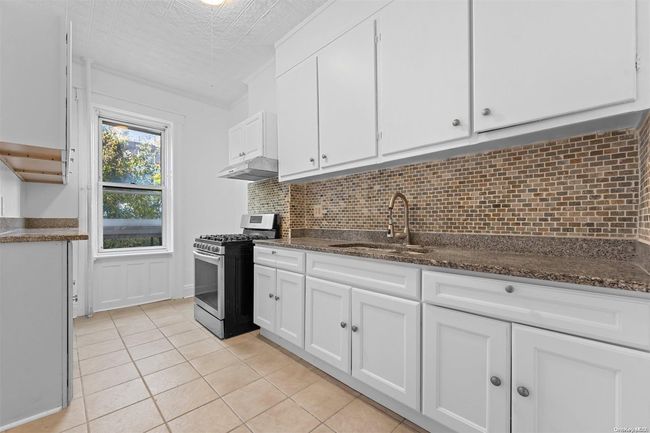 16-11 Cornelia St, Home with 7 bedrooms, 3 bathrooms and null parking in Ridgewood NY | Image 10