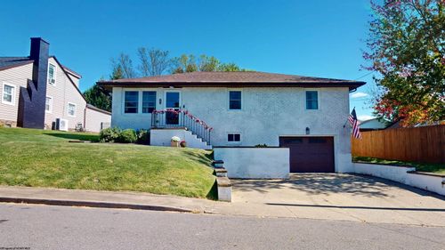 208 Pennsylvania Avenue, Bridgeport, WV, 26330 | Card Image