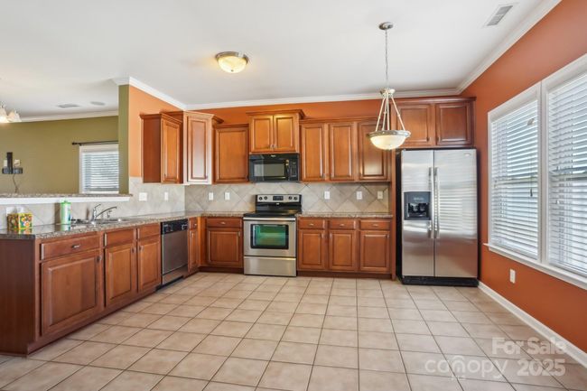 Eat in Kitchen | Image 11