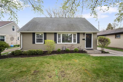 210 N 90th Street, Milwaukee, WI, 53226 | Card Image