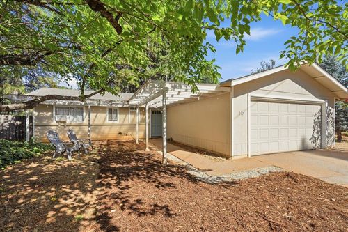 110 King Ct, Grass Valley, CA, 95945-7021 | Card Image