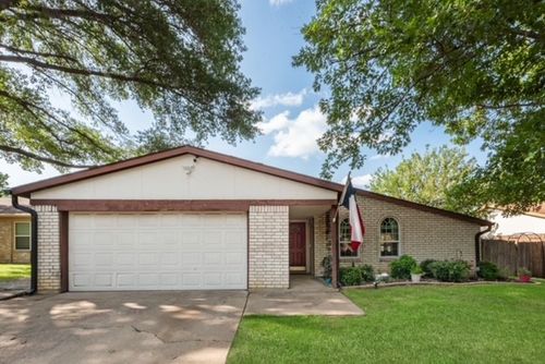 207 Hallmark Dr, Arlington, TX, 76011-5637 | Card Image