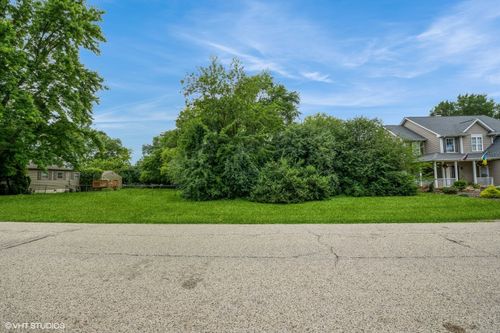 5511 Greenview Rd, Oakwood Hills, IL, 60013-1041 | Card Image