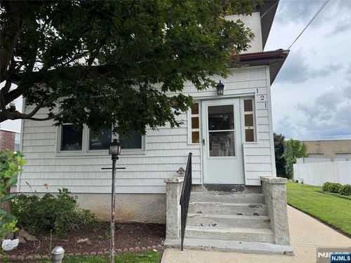 121 Humboldt St, East Rutherford, NJ, 07073-1712 | Card Image
