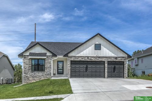 811 Grandview Dr, Louisville, NE, 68037-7172 | Card Image