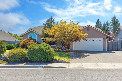 2713 Sw Trinity Way, Grants Pass, OR, 97527-6714 | Card Image