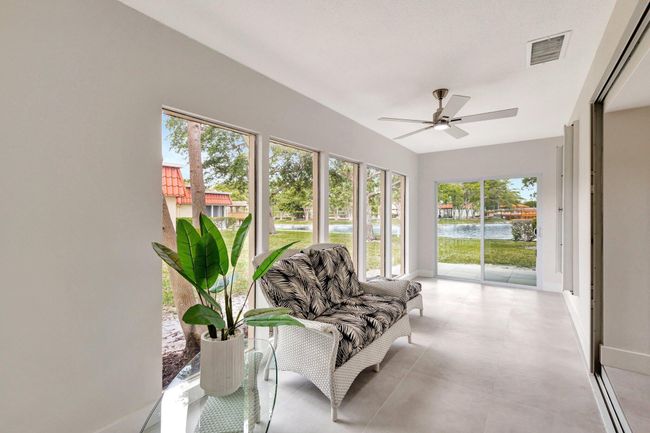 733 Nantucket Cir, Condo with 2 bedrooms, 2 bathrooms and null parking in Lake Worth FL | Image 13