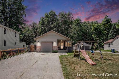 1003 Kusterer Dr Nw, Walker, MI, 49534-3607 | Card Image