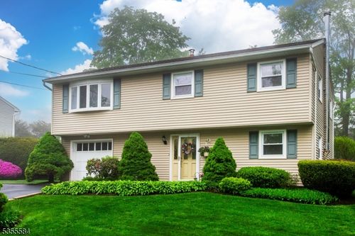 19 W Lakeview Rd, Stockholm, NJ, 07460-1835 | Card Image