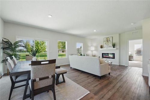 10289 Lucca Ln, Peculiar, MO, 64078-7874 | Card Image