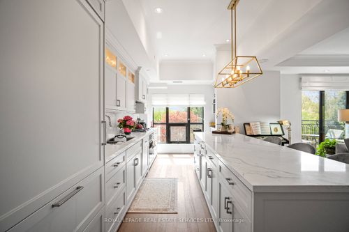 505-4 The Kingsway, Toronto, ON, M8X2T1 | Card Image